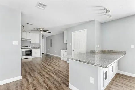 520 E Defee Avenue Baytown TX 77520