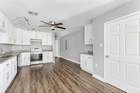 520 E Defee Avenue Baytown TX 77520