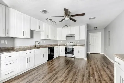 520 E Defee Avenue Baytown TX 77520