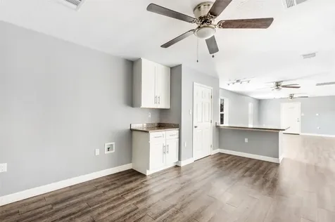 520 E Defee Avenue Baytown TX 77520