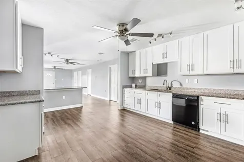 520 E Defee Avenue Baytown TX 77520