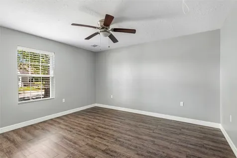 520 E Defee Avenue Baytown TX 77520