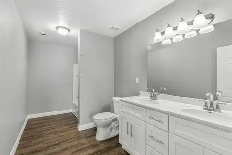 520 E Defee Avenue Baytown TX 77520