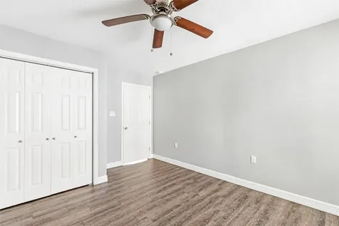 520 E Defee Avenue Baytown TX 77520