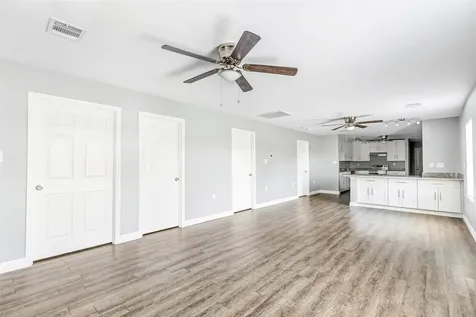 520 E Defee Avenue Baytown TX 77520
