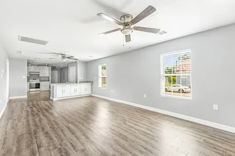 520 E Defee Avenue Baytown TX 77520