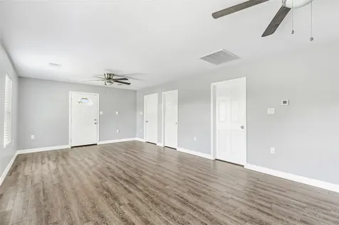 520 E Defee Avenue Baytown TX 77520