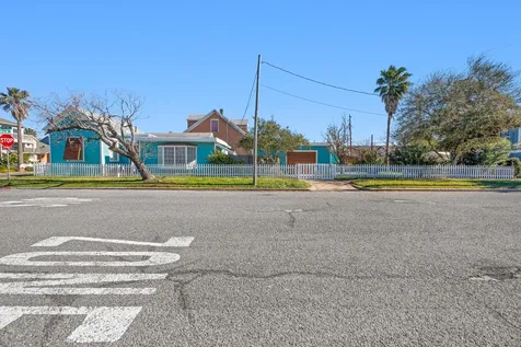 1302 15th Street Galveston TX 77550
