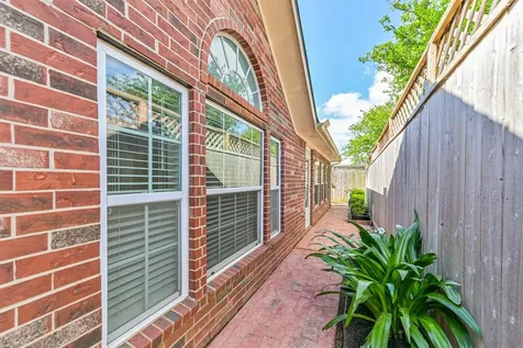 314 Parkwood Village Drive Friendswood TX 77546
