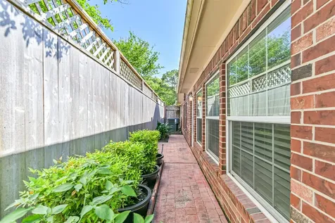 314 Parkwood Village Drive Friendswood TX 77546