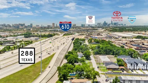 8402 Bassett Street Houston TX 77051