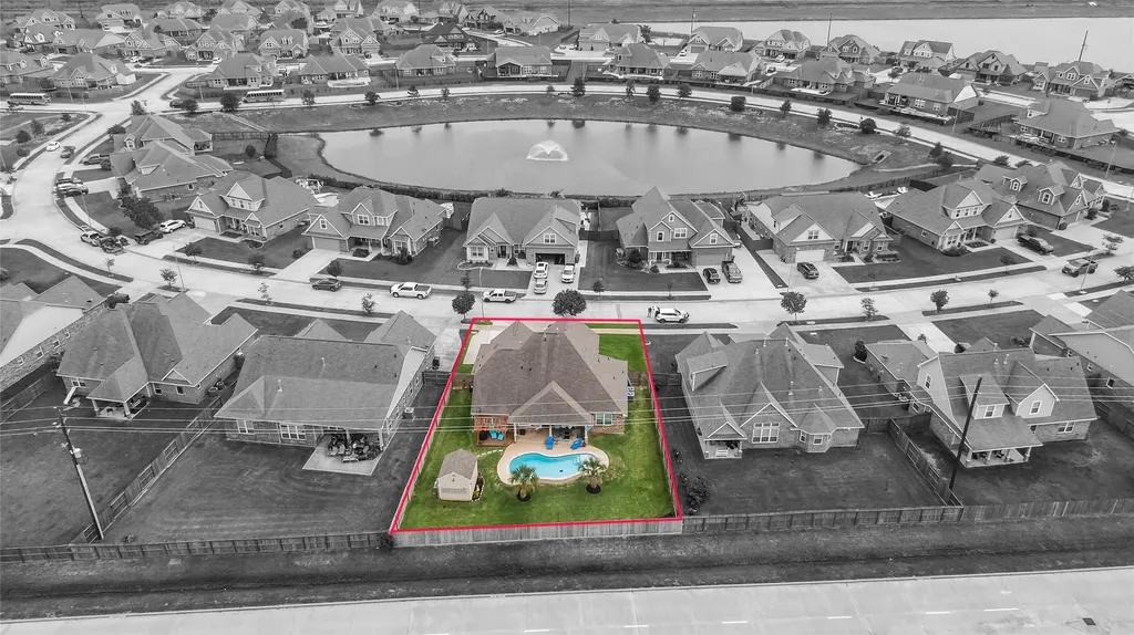 9723 Suffolk Downs Drive Mont Belvieu TX 77523