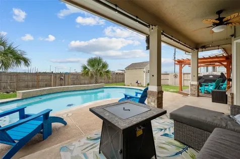 9723 Suffolk Downs Drive Mont Belvieu TX 77523