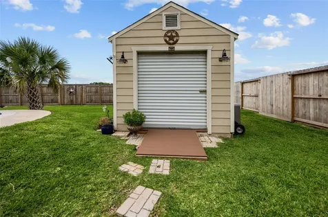 9723 Suffolk Downs Drive Mont Belvieu TX 77523