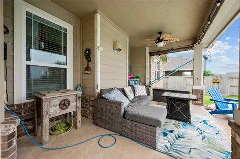9723 Suffolk Downs Drive Mont Belvieu TX 77523