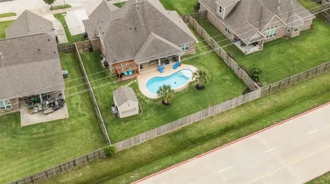 9723 Suffolk Downs Drive Mont Belvieu TX 77523