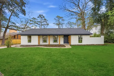 28 Winged Foot Drive Panorama Village TX 77304