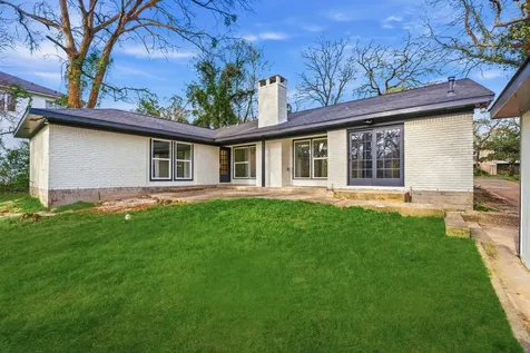 28 Winged Foot Drive Panorama Village TX 77304