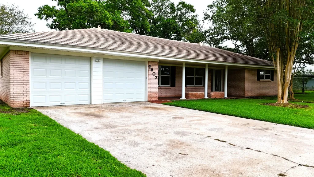 1607 Mcfarland Street Baytown TX 77520