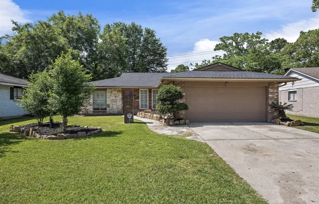7519 Silent Wood Lane Houston TX 77086