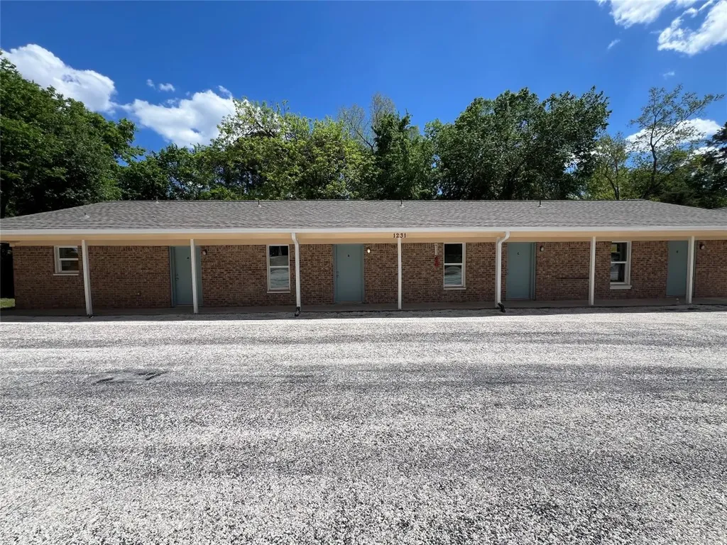 1231 Sycamore Avenue D Huntsville TX 77340