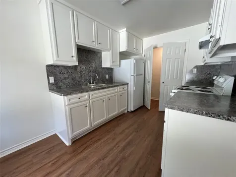 1231 Sycamore Avenue D Huntsville TX 77340