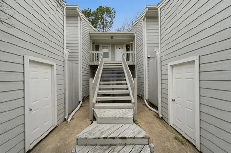 3 Hideaway Drive Friendswood TX 77546