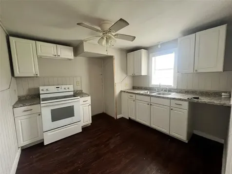312 S Pumphrey Street Edna TX 77957