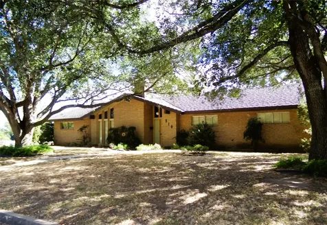 516 N College Street Weimar TX 78962