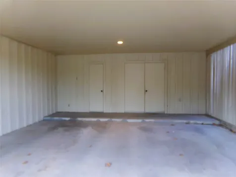 516 N College Street Weimar TX 78962