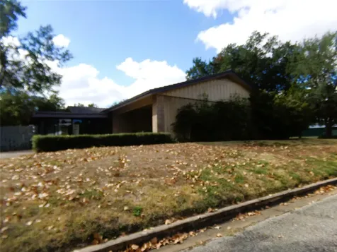 516 N College Street Weimar TX 78962