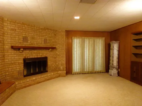 516 N College Street Weimar TX 78962