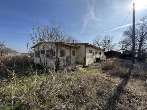 502 E Franklin Avenue Electra TX 76360