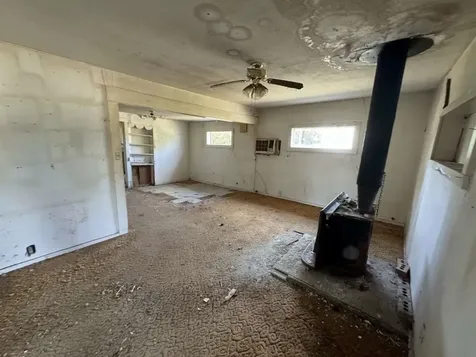 502 E Franklin Avenue Electra TX 76360