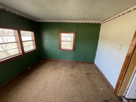 502 E Franklin Avenue Electra TX 76360