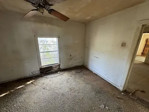 502 E Franklin Avenue Electra TX 76360