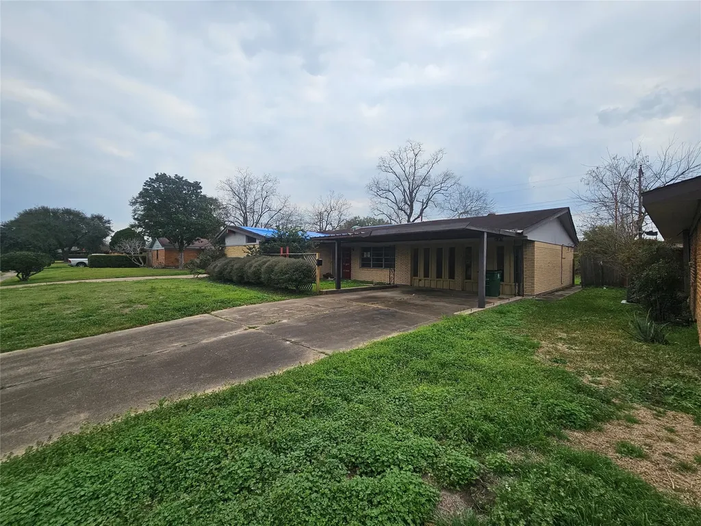 5327 Knotty Oaks Trail Houston TX 77045
