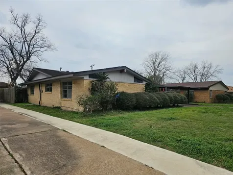 5327 Knotty Oaks Trail Houston TX 77045