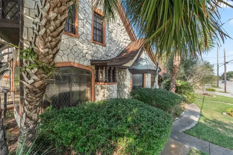 4502 Avenue O Galveston TX 77551