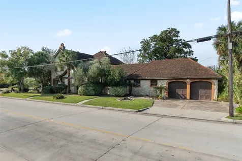 4502 Avenue O Galveston TX 77551