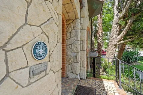 4502 Avenue O Galveston TX 77551