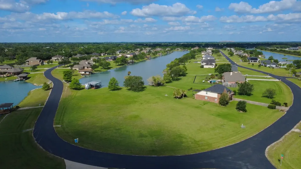 226 Lago Circle Drive N Santa Fe TX 77517
