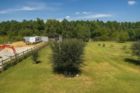 805 County Road 3550 Cleveland TX 77327