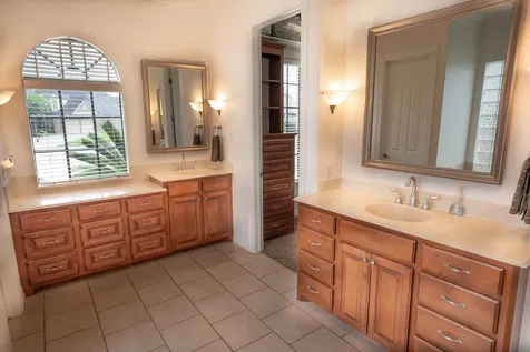 56 English Oak Court Lake Jackson TX 77566