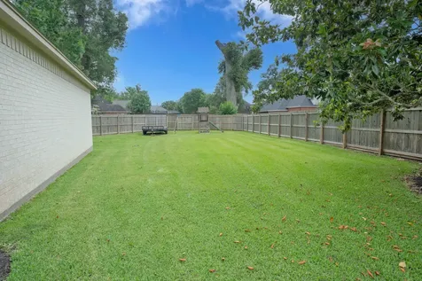 56 English Oak Court Lake Jackson TX 77566