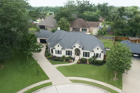 56 English Oak Court Lake Jackson TX 77566