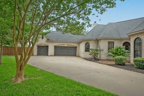 56 English Oak Court Lake Jackson TX 77566