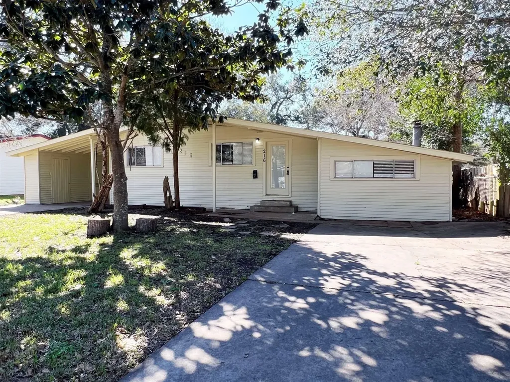 216 Camellia Street Lake Jackson TX 77566
