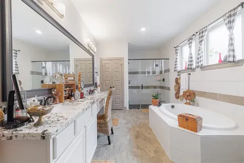 7810 Leighton Trail Pasadena TX 77505