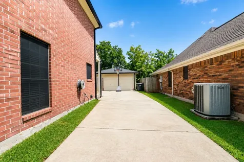 1936 Prairie Creek Drive Pearland TX 77581